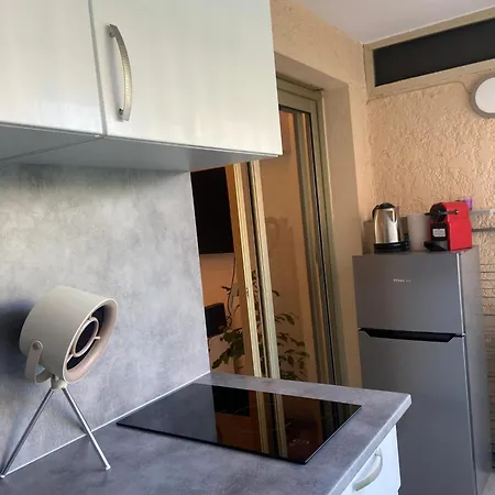 A Maxime 20 M² Avec Piscine Partagee